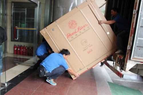 理塘钢琴贵重工艺品无忧运